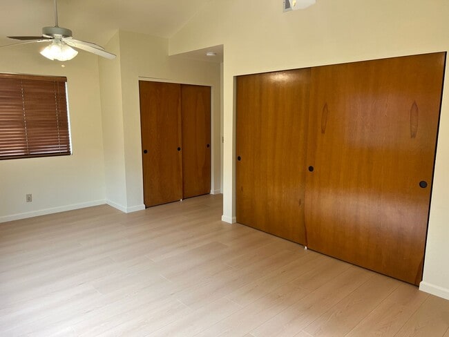 Building Photo - Grand Ave Barakat