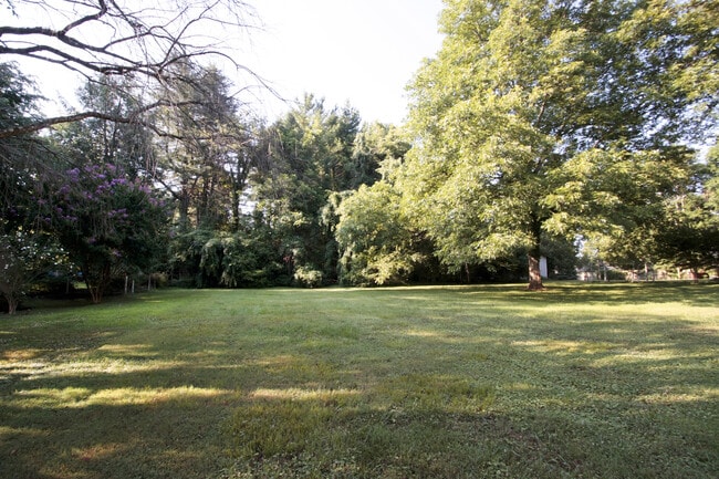 Building Photo - 2b/1b Duplex