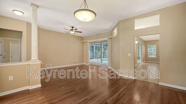 Building Photo - 6219 Aventura Dr