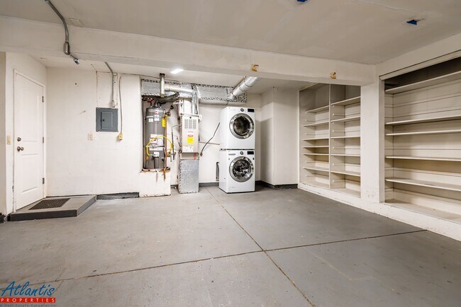 Building Photo - Lovely Home | Central A/C | E.V. Charger