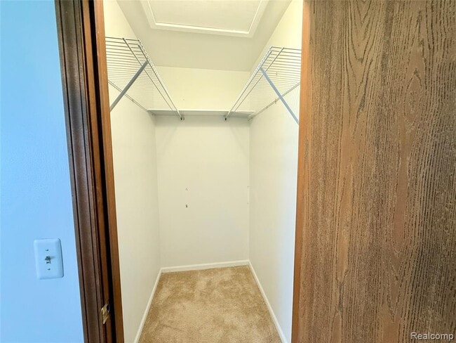 Building Photo - 1550 Meadowside Dr