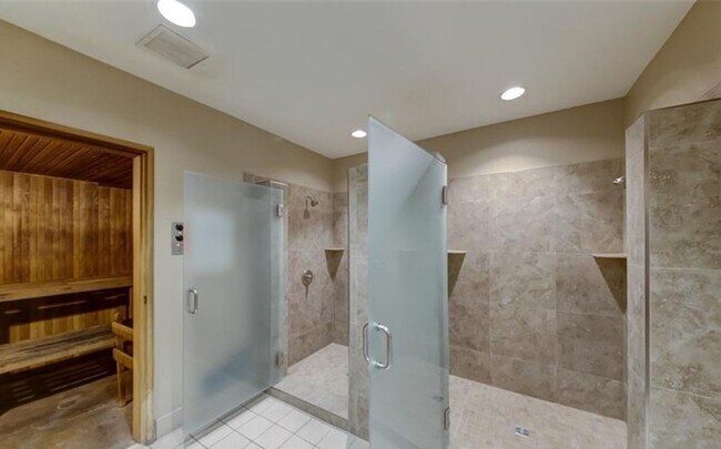 Building Photo - Great opportunity condo in a highly desirable central Las Vegas location