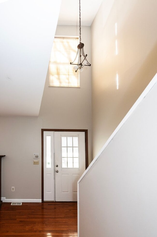 Building Photo - Spacious 2-Bedroom, 2.5-Bathroom Home