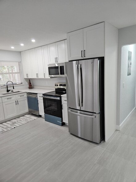 Building Photo - 2010 NE 33rd St