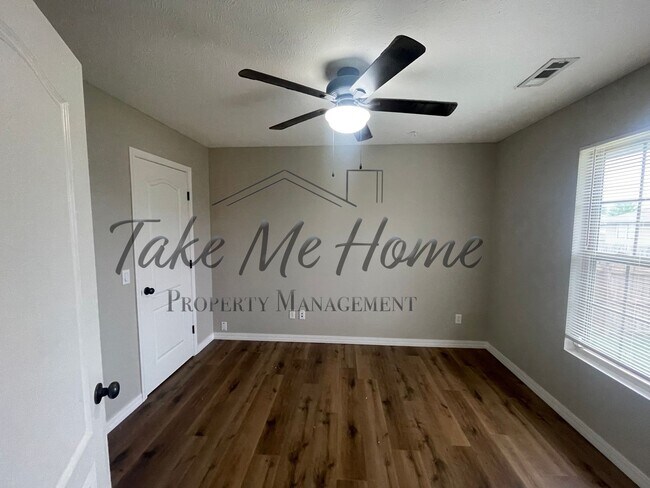 Building Photo - Modern 4-Bed, 2-Bath Home for Rent in Republic – 3-Car Garage & Private Fenced Yard