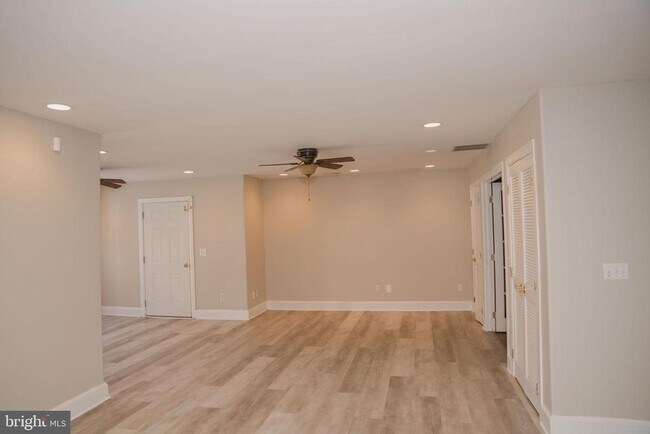 Building Photo - 6902 Tower of London Dr