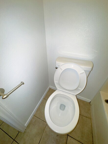 Building Photo - 309 S Water Ln