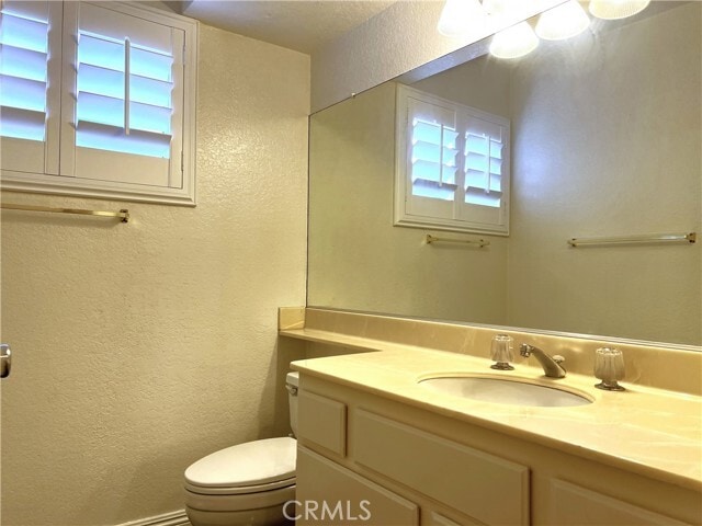 Building Photo - 1349 Crestmont Dr