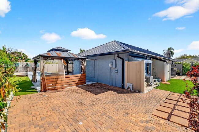 Building Photo - 13808 Geranium Pl