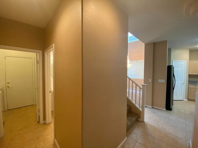 Building Photo - Gorgeous Rhodes Ranch Country Club home in Guard Gated Community!