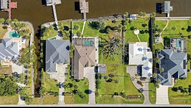 Building Photo - 470 Lambert Ave