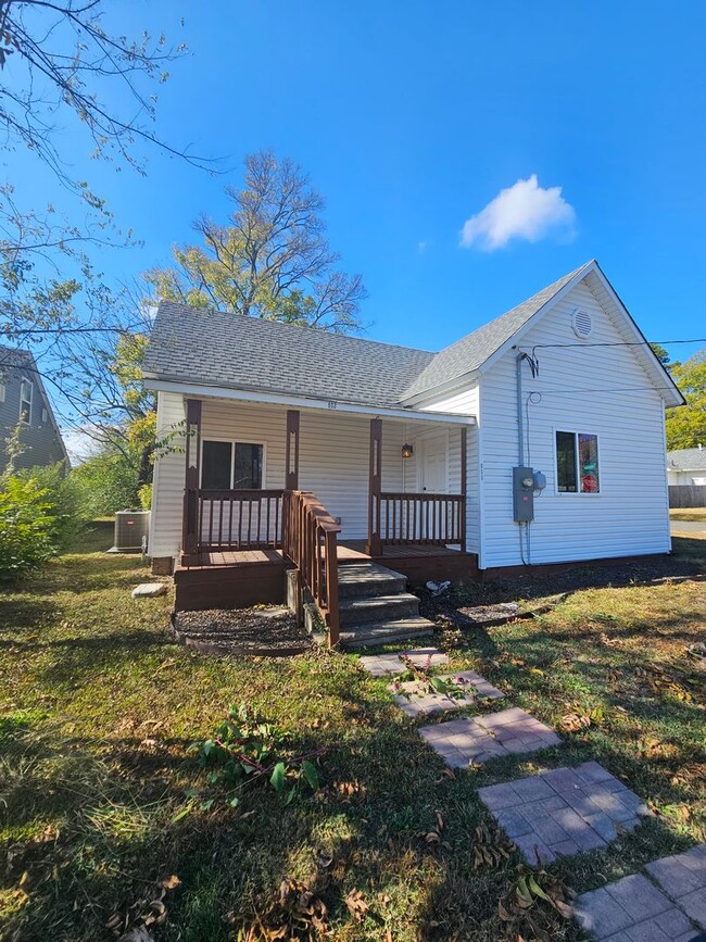 Building Photo - Home in Benton