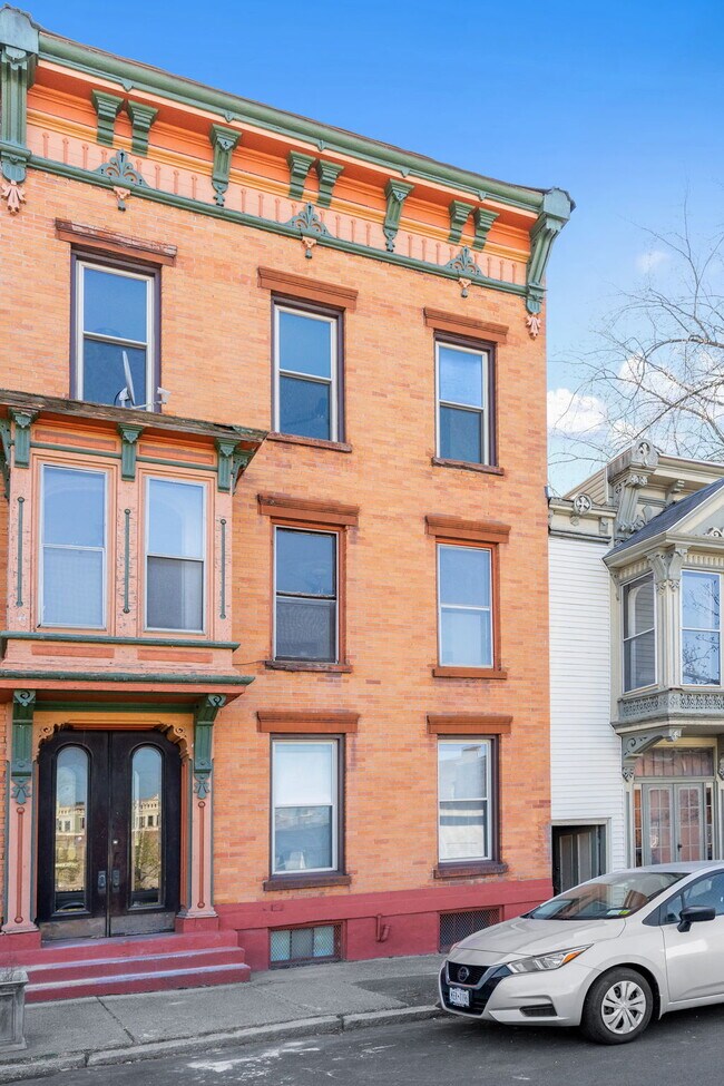 Building Photo - 2182 5th Ave