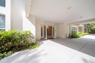 Building Photo - 4020 NW 101st Dr