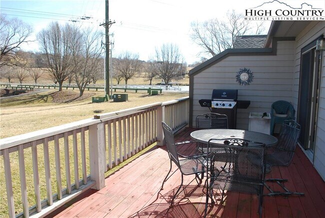 Building Photo - 421 E Landing Dr