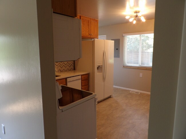 Building Photo - 24 El Sereno Dr