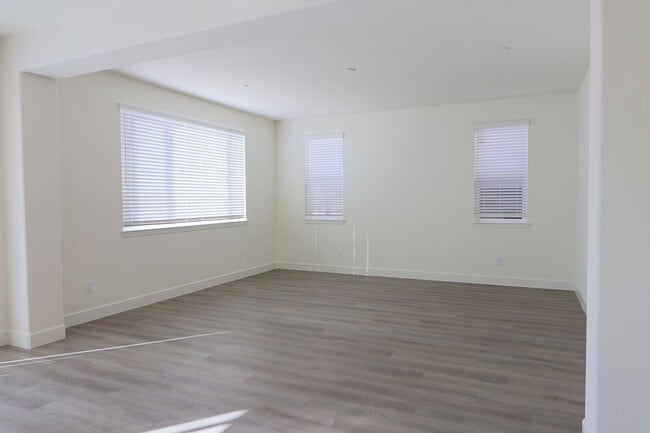 Building Photo - 6735 Lunar Descent Dr