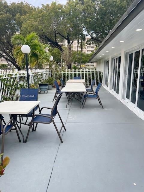 Building Photo - 3000 S Course Dr