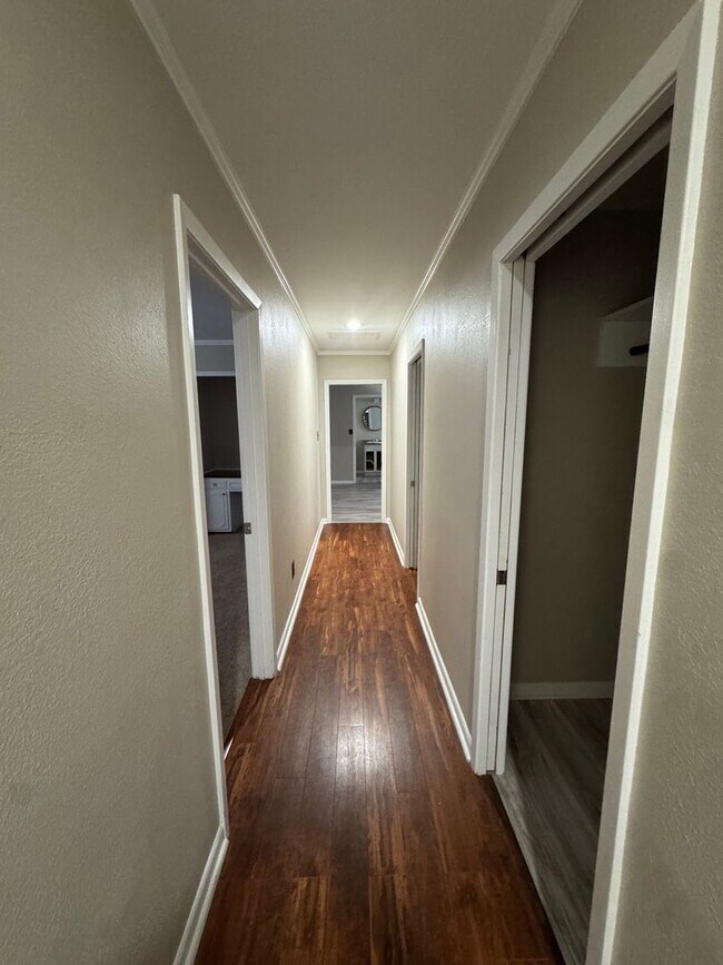 Building Photo - Incredible 4 Bed / 2 Bath updated Home, Available Now!