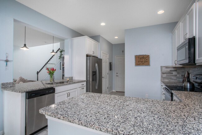 Building Photo - AWESOME 4 BDRM HOME IN GATED LEGACY PARK!