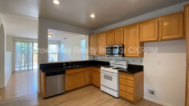 Building Photo - 435 Centre Ct Dr