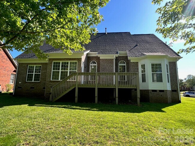 Building Photo - 353 E Waterlynn Rd