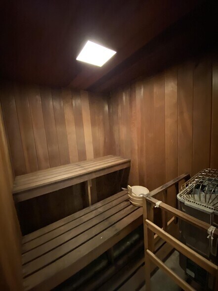 Building Photo - 931 Massachusetts Ave