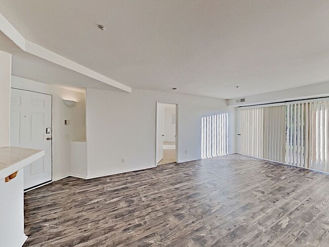 Building Photo - Spacious 2-Bedroom, 2-Bathroom Condo for Rent – Scripps Highlands