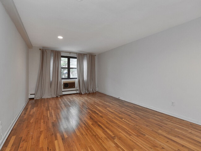 Main Bedroom - 5 Schenck Ave