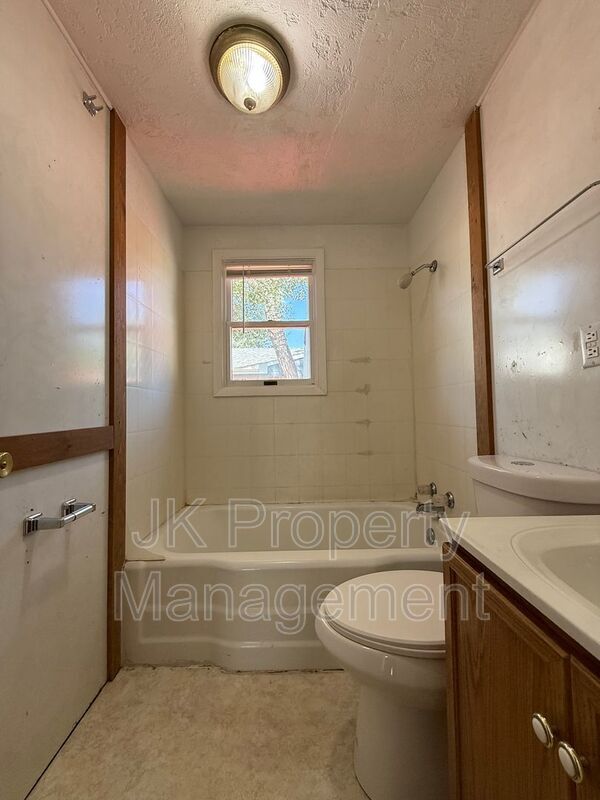 Building Photo - 1409 6th Ave NW