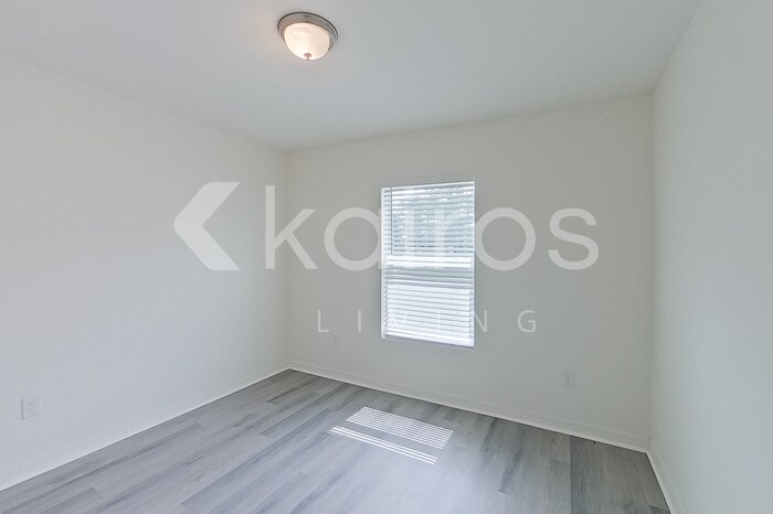 Building Photo - 1128 Hayes Ave S