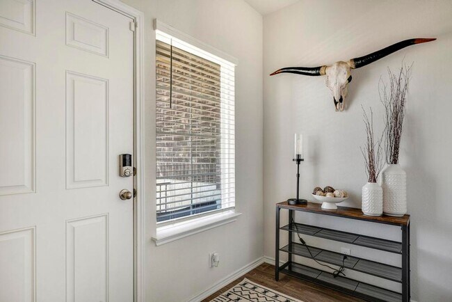 Building Photo - APPLEWOOD UNIT 1