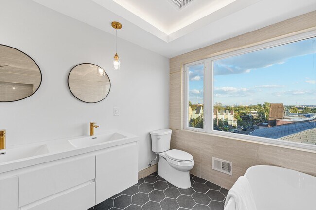 Building Photo - 312 Garfield Ave