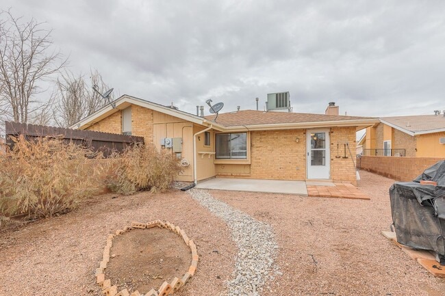 Building Photo - Comfortable 2 Bed 2 Bath - Pet Friendly & New Amenities!