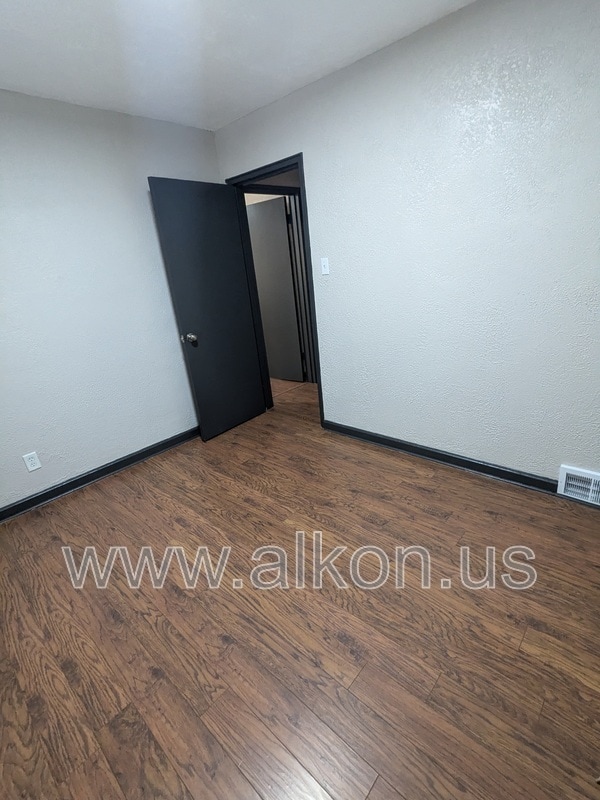 Building Photo - 4205 Coleridge St