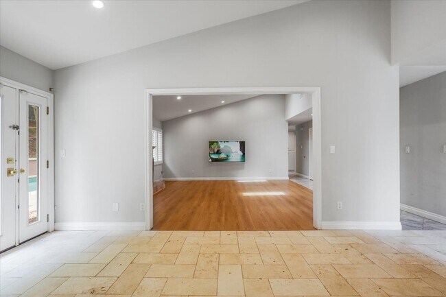 Building Photo - 7365 Pomelo Dr