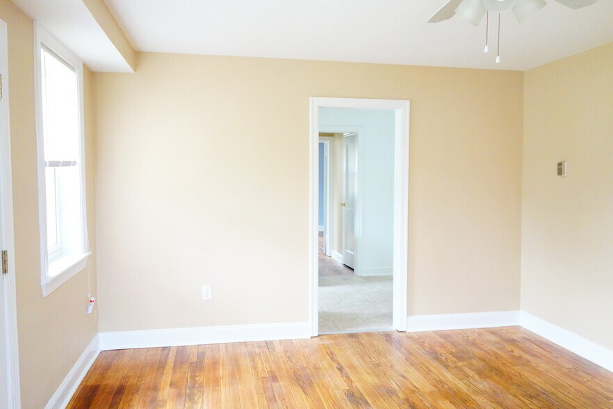 Building Photo - 8206 Greenwood Ave