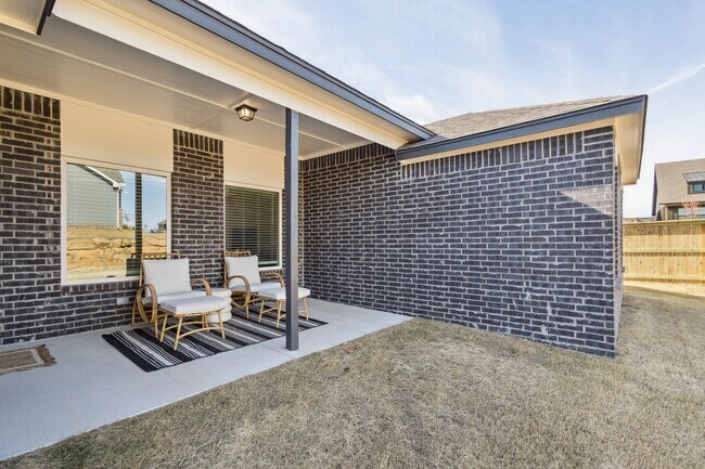 Building Photo - Modern Comfort Meets Turn-Key Living in Owasso’s Newest Build