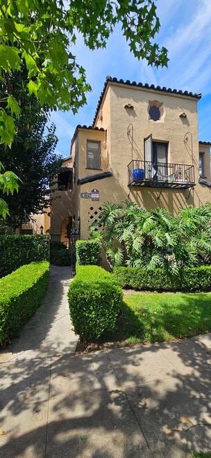 Building Photo - 1143 Cardiff Ave