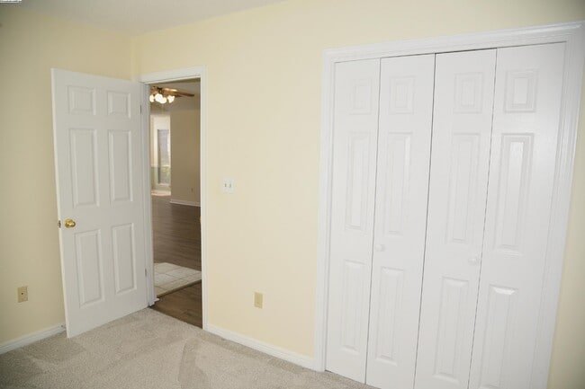 Building Photo - 155 Meadowbrook Ct