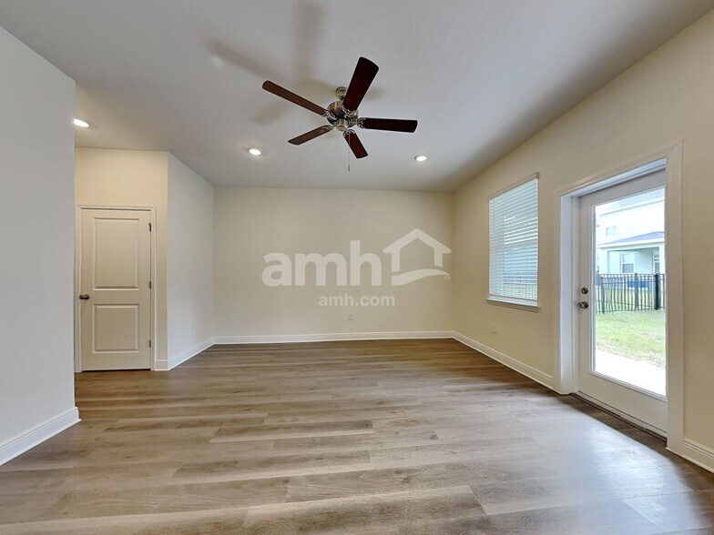 Building Photo - 5945 Sycamore Pl St