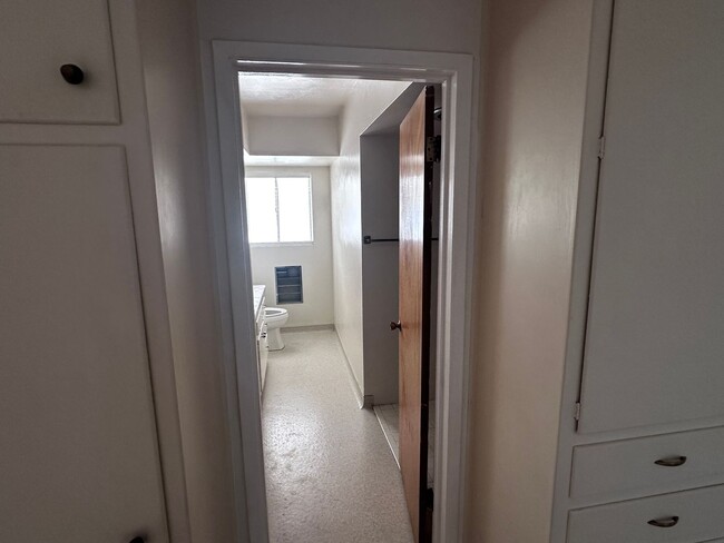 Building Photo - HOUSE