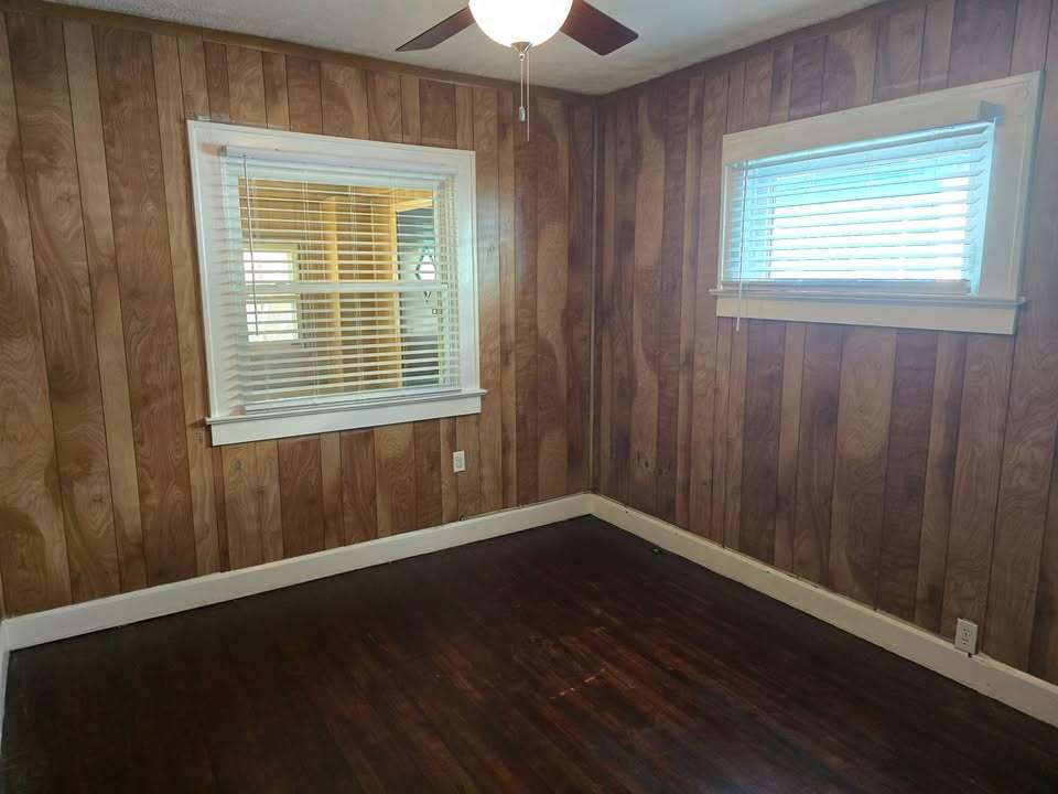 Building Photo - 709 N Drexel Ave