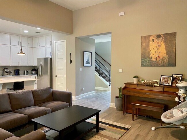 Building Photo - 402 Parkwest Cove