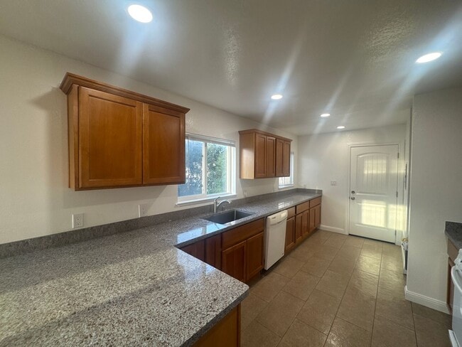 Building Photo - 2685 Havenscourt Boulevard-$20