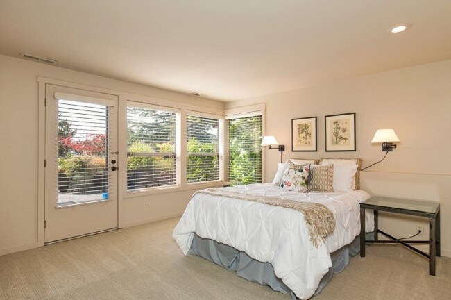 Building Photo - 1415 7th Ave W