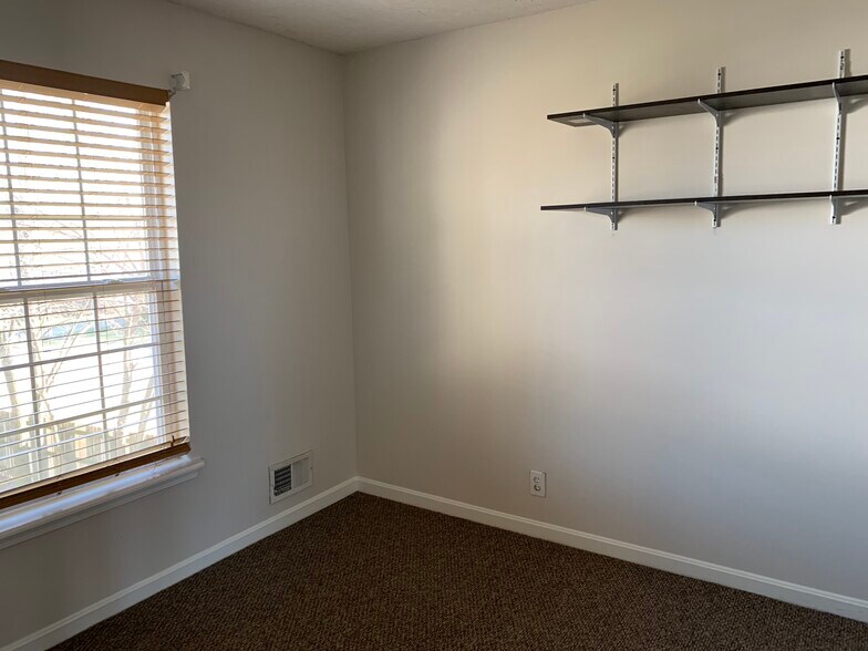 Building Photo - 4201 Bridlepath Pl
