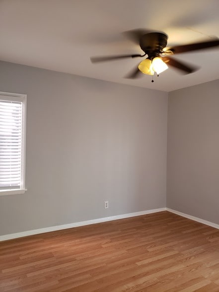 BDRM (1) 12.5' X 12.5' - 305 N Palm Ave