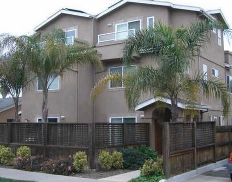 Building Photo - 1035 Hornblend St