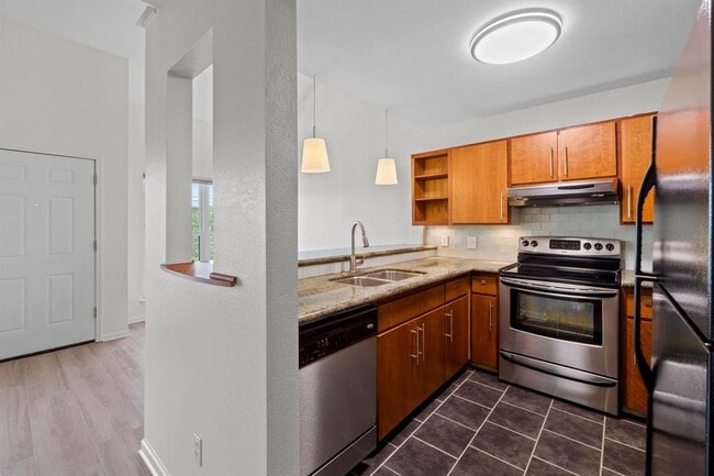 Building Photo - 1610 Waterston Ave